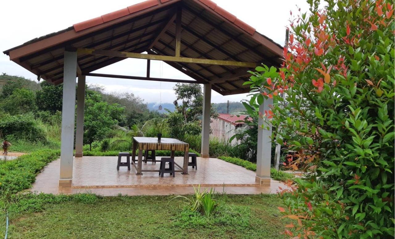 Villa Betong House In The Garden Exterior foto