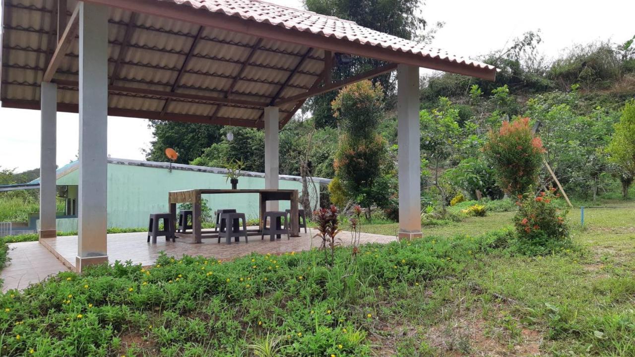 Villa Betong House In The Garden Exterior foto