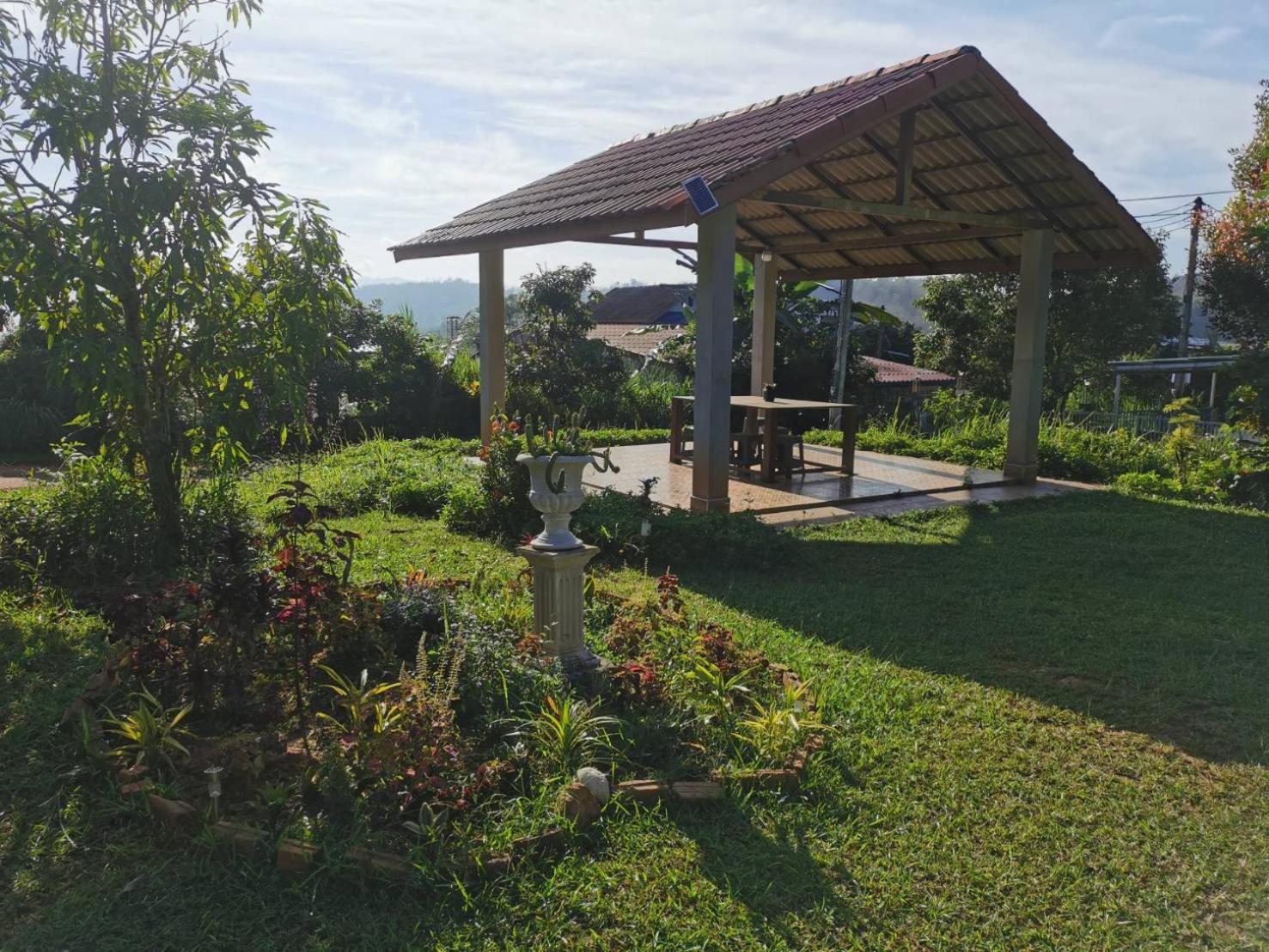 Villa Betong House In The Garden Exterior foto