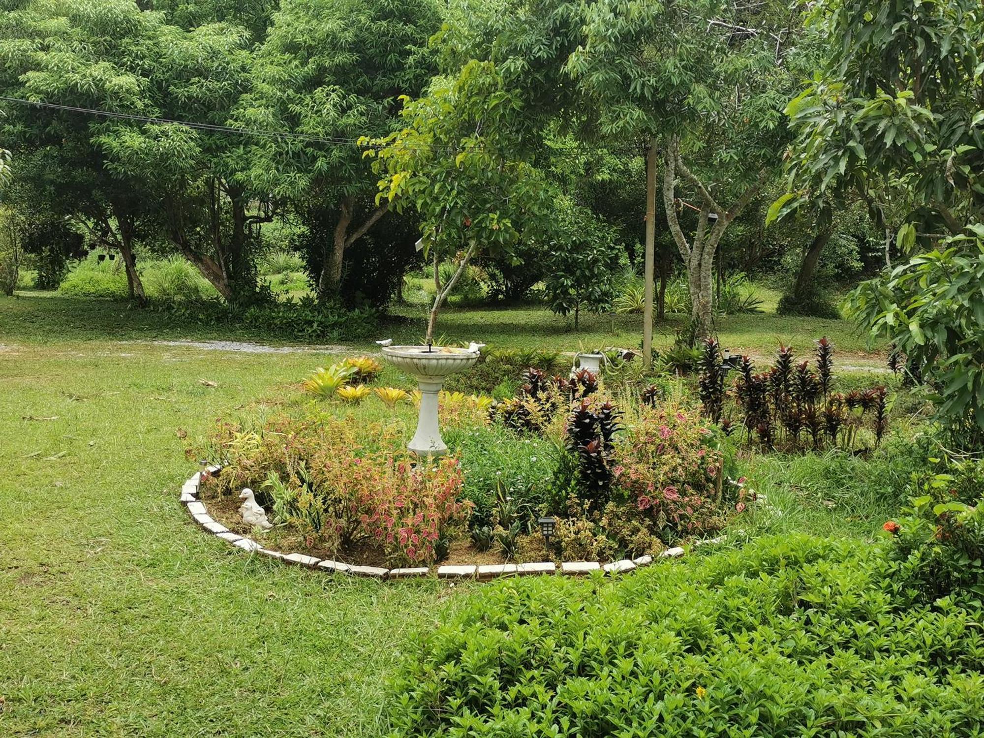 Villa Betong House In The Garden Exterior foto